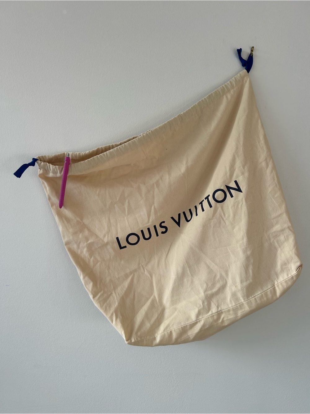 Louis Vuitton Cream Drawstring Dust Bag with Navy Accents (pink pen for size)